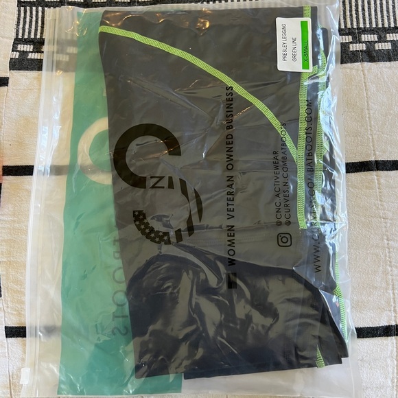 NWT still in the bag! Curves an’ Combat Boots Contour Leggings XS - Picture 2 of 2